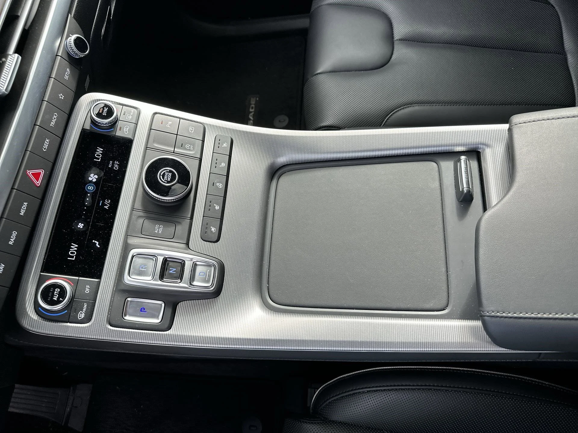Used 2025 Robust Emerald Hyundai Calligraphy image 19