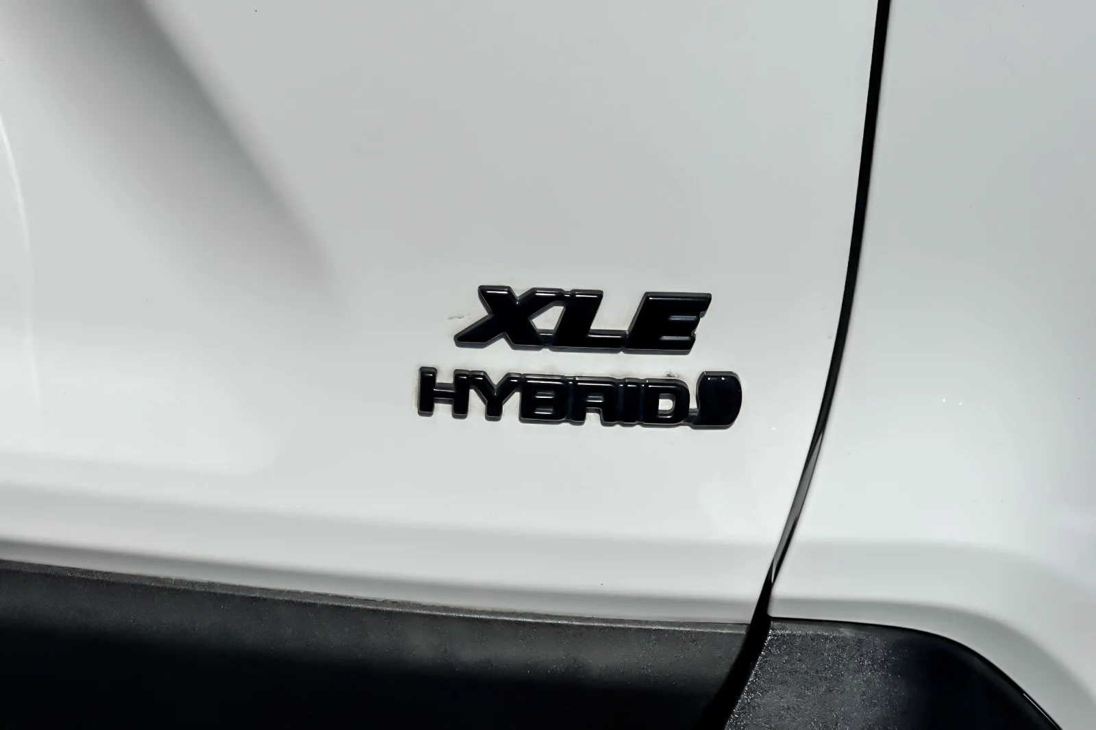 Certified Used 2021 Super White Toyota Hybrid XLE image 26