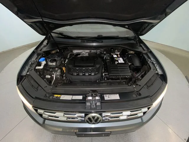 Used 2018 Gray Volkswagen 2.0T SEL image 27