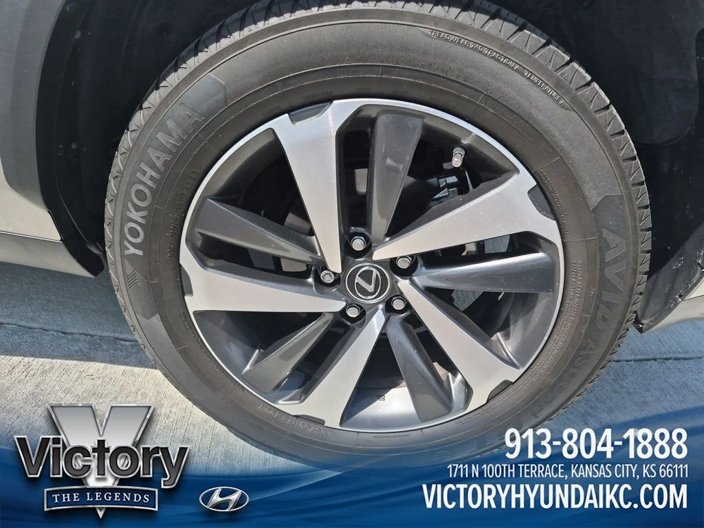 Used 2022 Gray Lexus 350L image 27