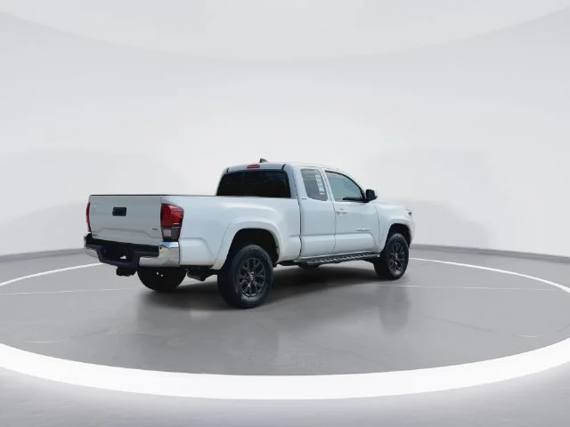 Used 2020 White Toyota SR5 image 8