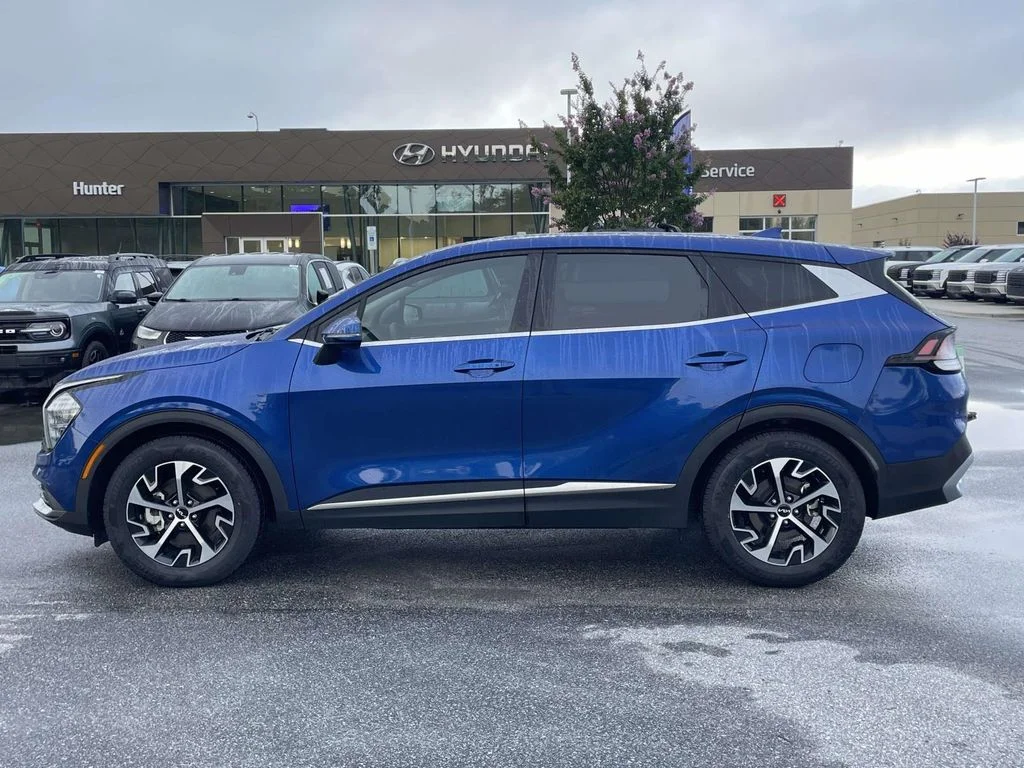 Used 2025 Sapphire Blue Kia EX image 27