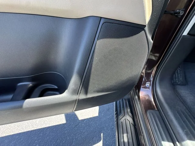 Used 2018 Brown Nissan SL image 25
