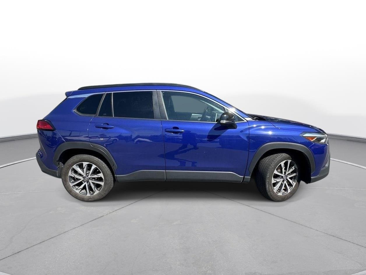 Used 2025 Blue Crush Metallic Toyota XLE image 5