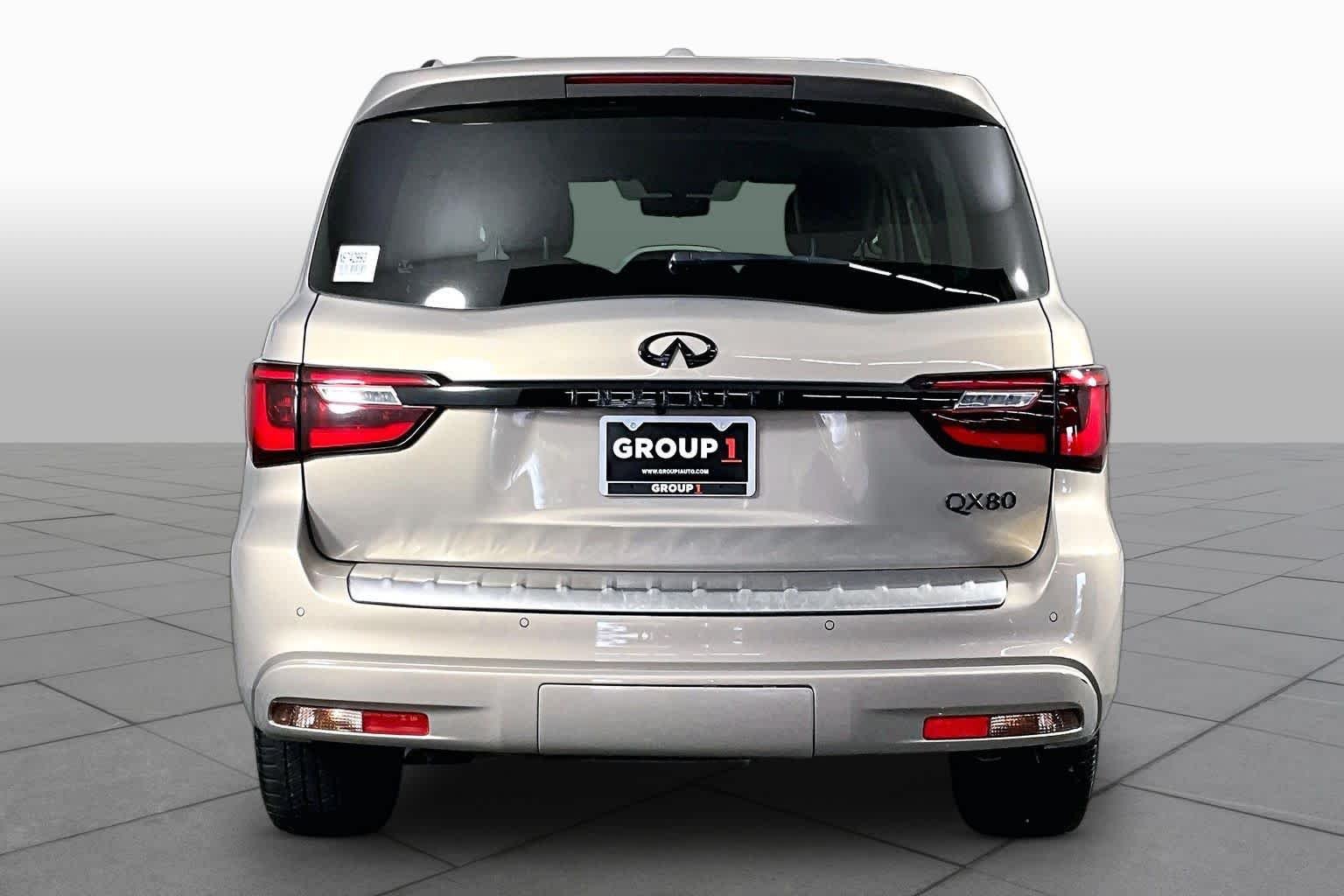 Used 2022 Champagne Quartz INFINITI LUXE image 5