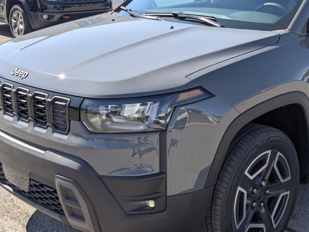 New 2026 Grey Jeep Laredo - - 4x4 - Pkg 23F - Compact Spare - 1.6L Turbo Hybrid - 12.3 Touchscreen & More! image 10
