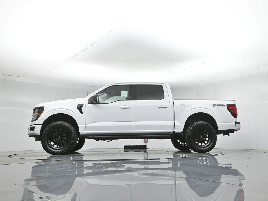 New 2026 Oxford White Ford XLT image 7