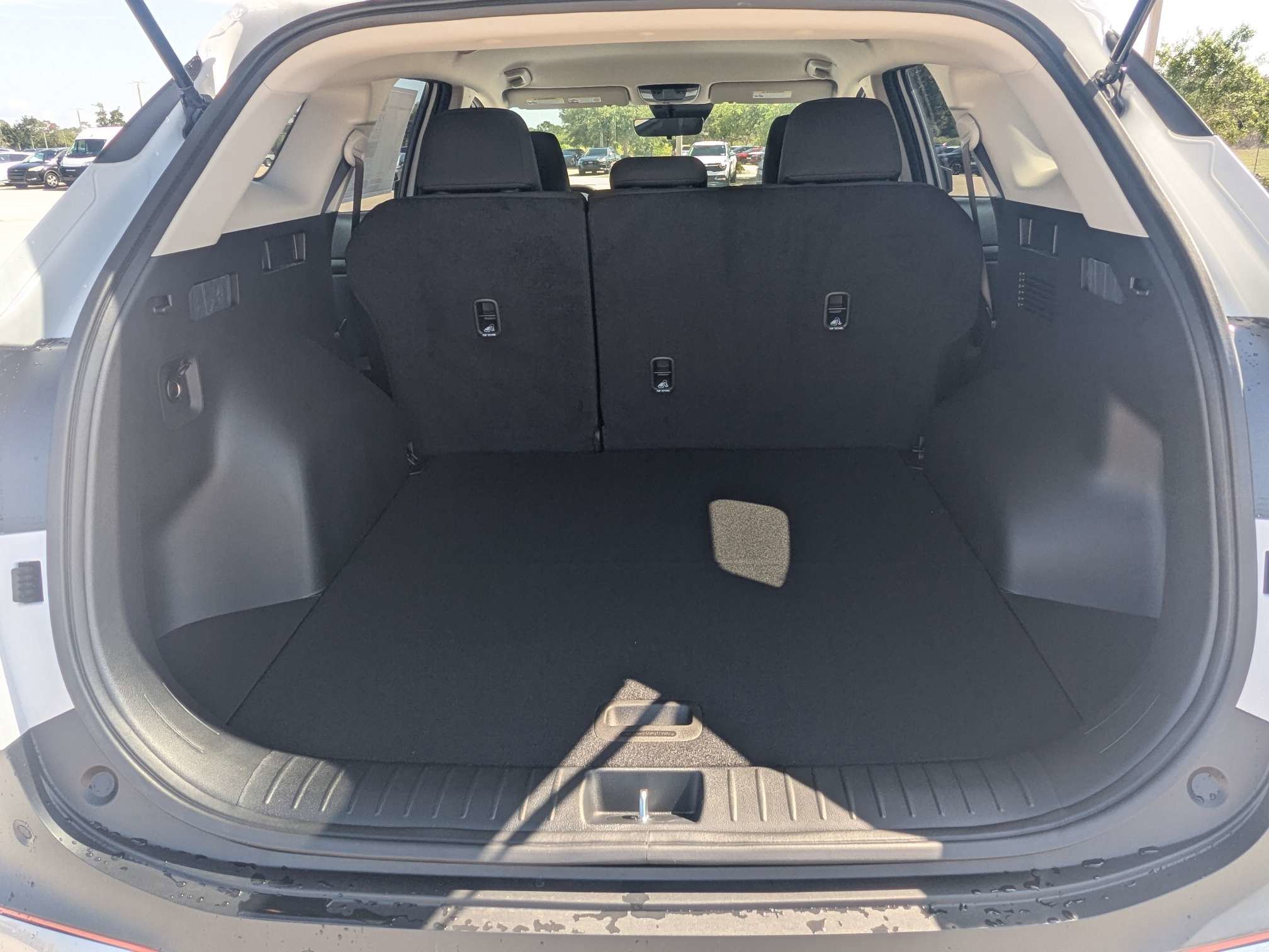 New 2026 Glacial White Pearl Kia LX image 14