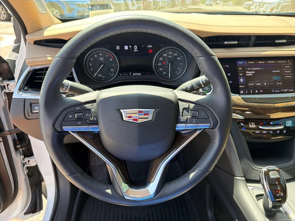 Used 2020 CRYSTAL WHITE TRICOAT Cadillac AWD Premium Luxury image 21