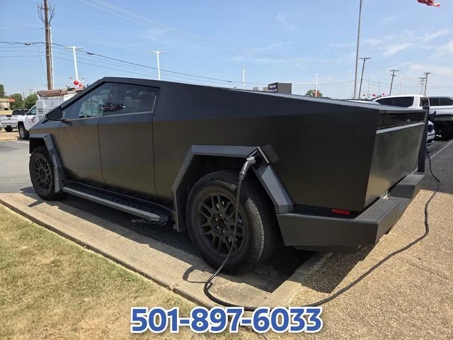 Used 2025  Tesla Base image 8