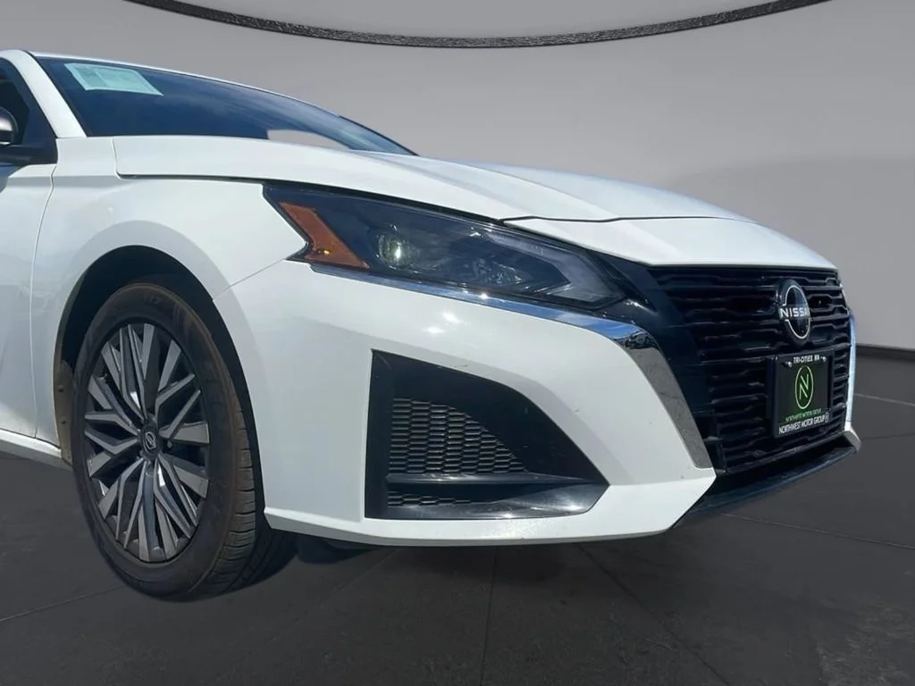 2025 Nissan Altima SV - Photo 27