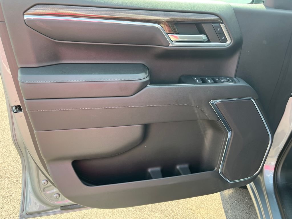 Used 2023 Gray Chevrolet LT image 12