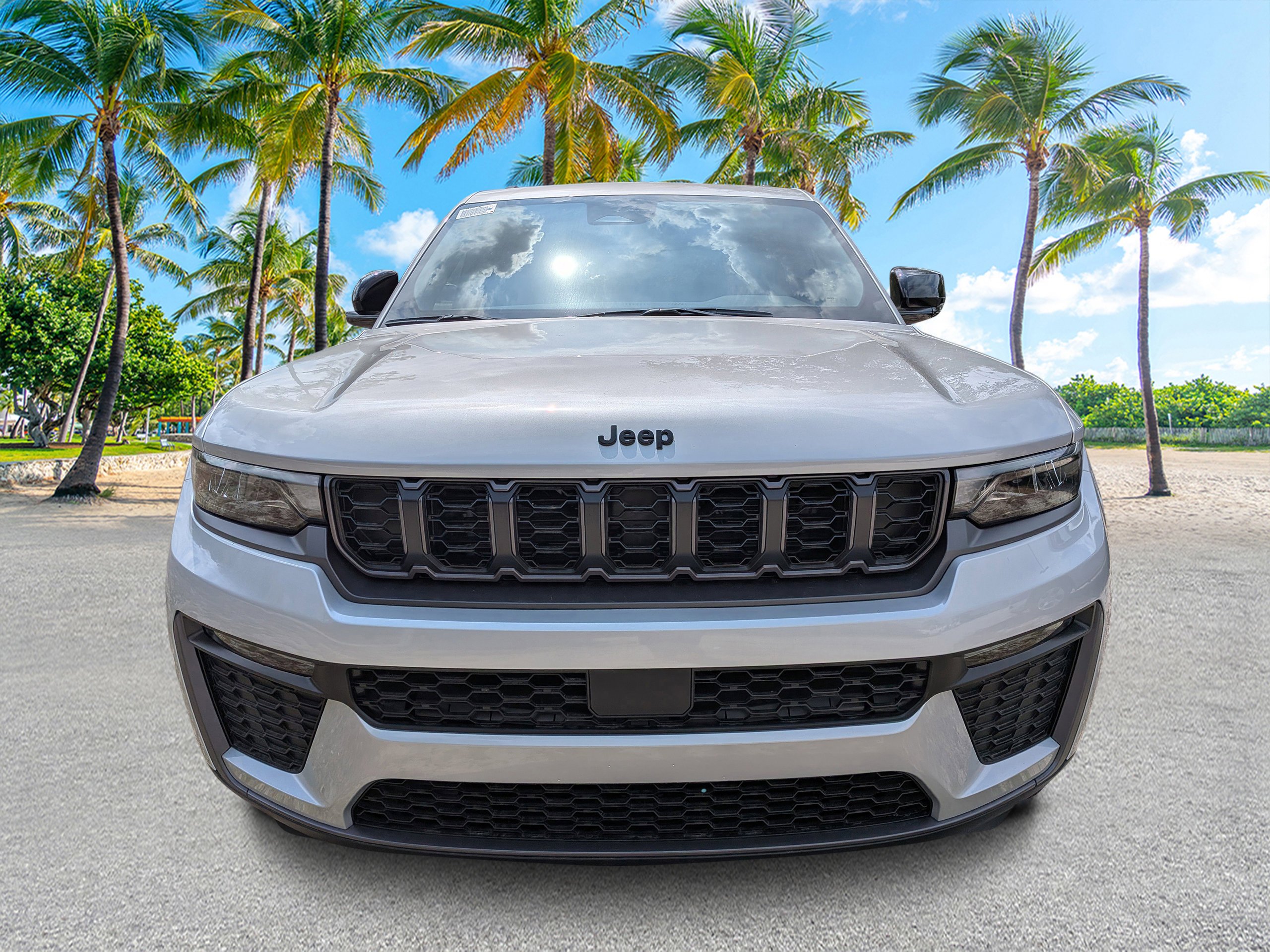 New 2026 Silver Zynith Exterior Paint Jeep Limited image 8
