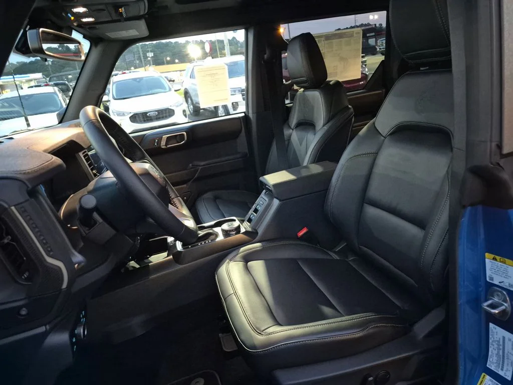 New 2025 Velocity Blue Metallic Ford Badlands® image 10