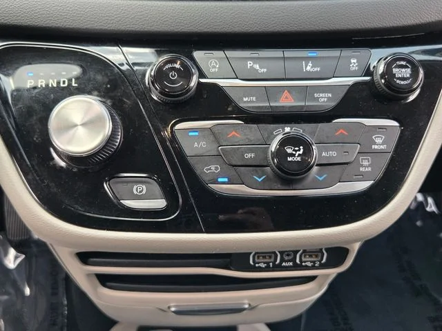 Used 2023 Black Chrysler Touring L image 19