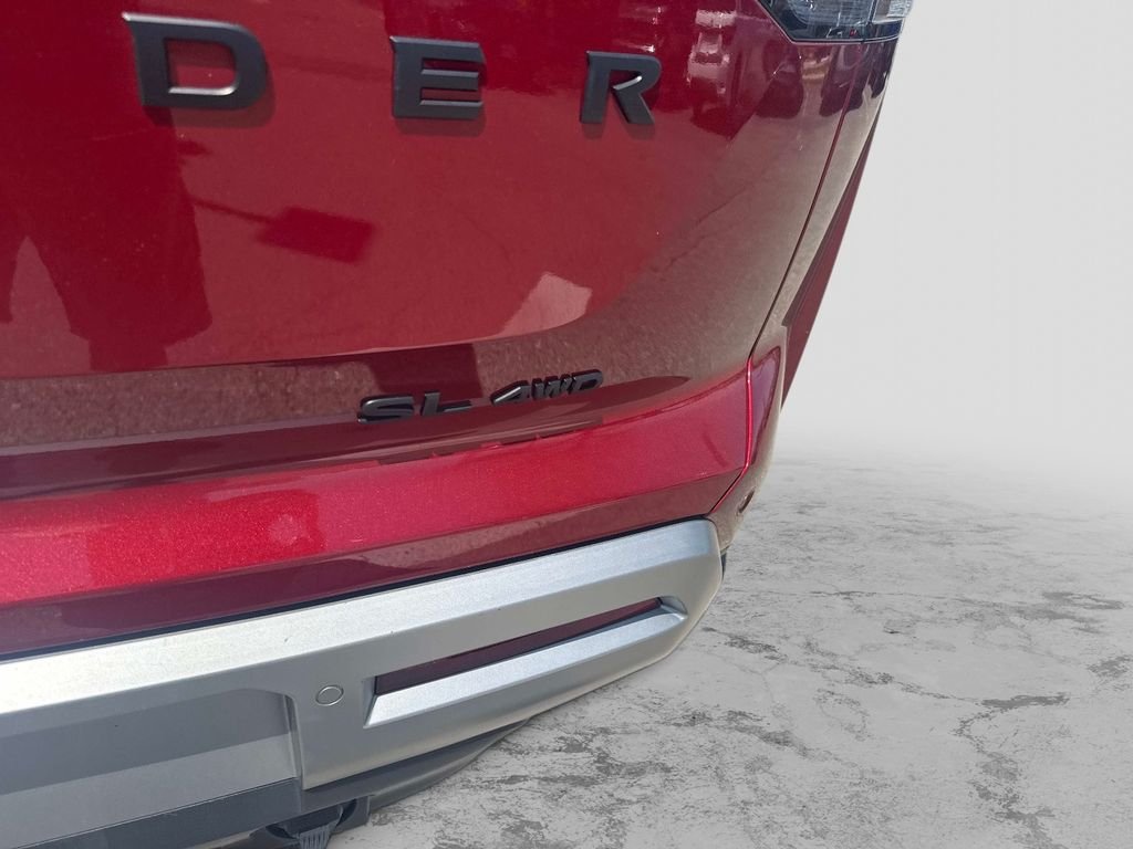 Used 2023 Red Nissan SL image 5