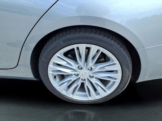 Used 2025 Silver Cadillac Premium Luxury image 12