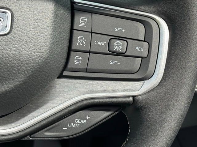 New 2026 Bright White Clear-Coat Exterior Paint Jeep Limited Altitude image 19