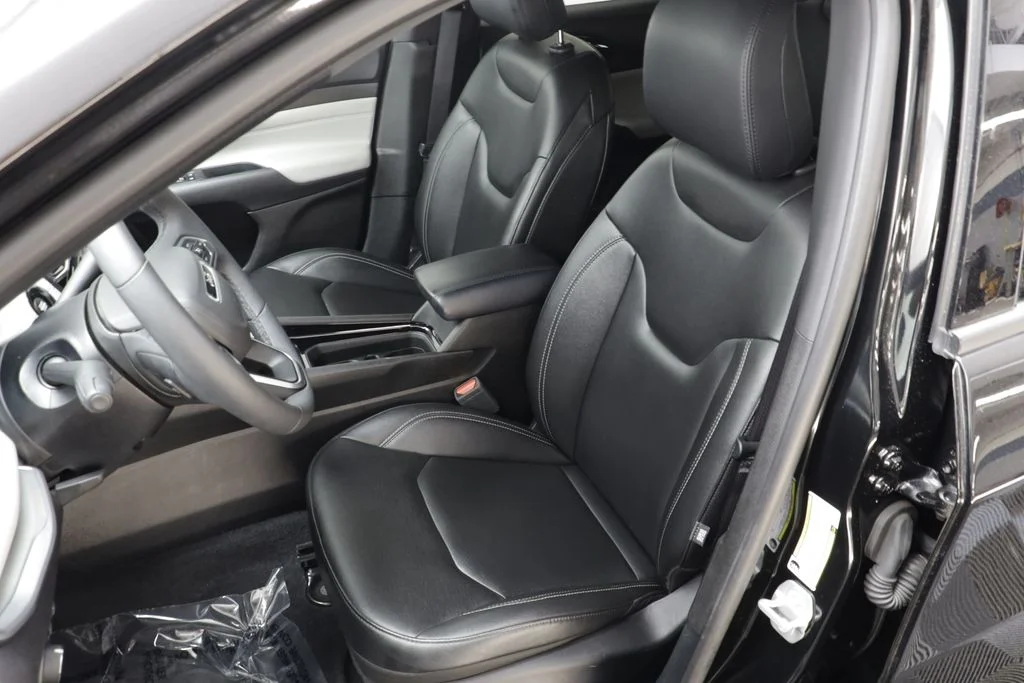 Used 2025 Black Jeep Limited image 13
