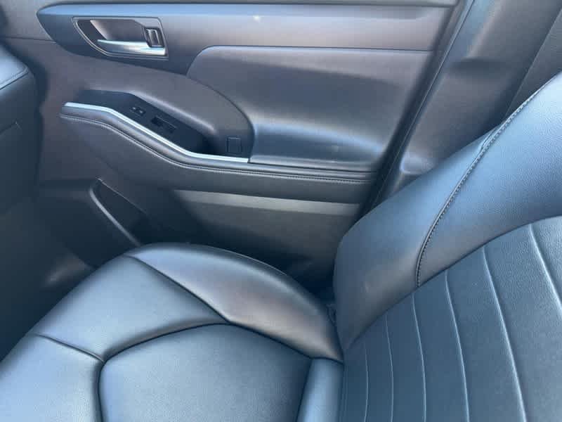 Used 2022 Midnight Black Metallic Toyota Hybrid XLE image 23