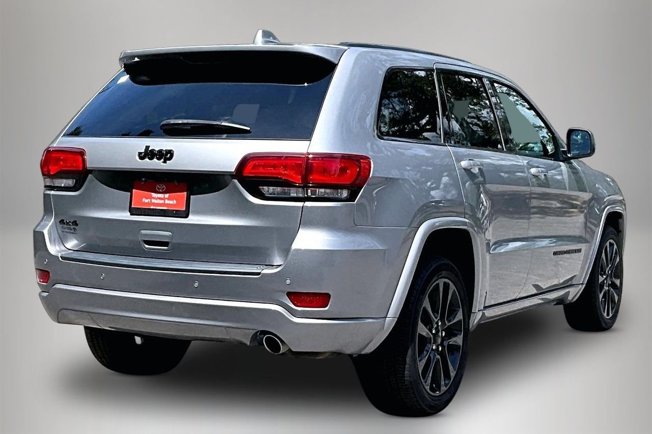 Used 2019 Silver Jeep Altitude image 5