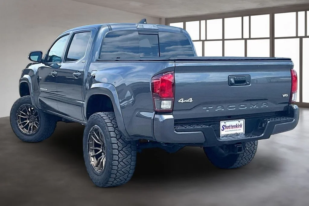 Used 2022 Gray Toyota SR5 image 4