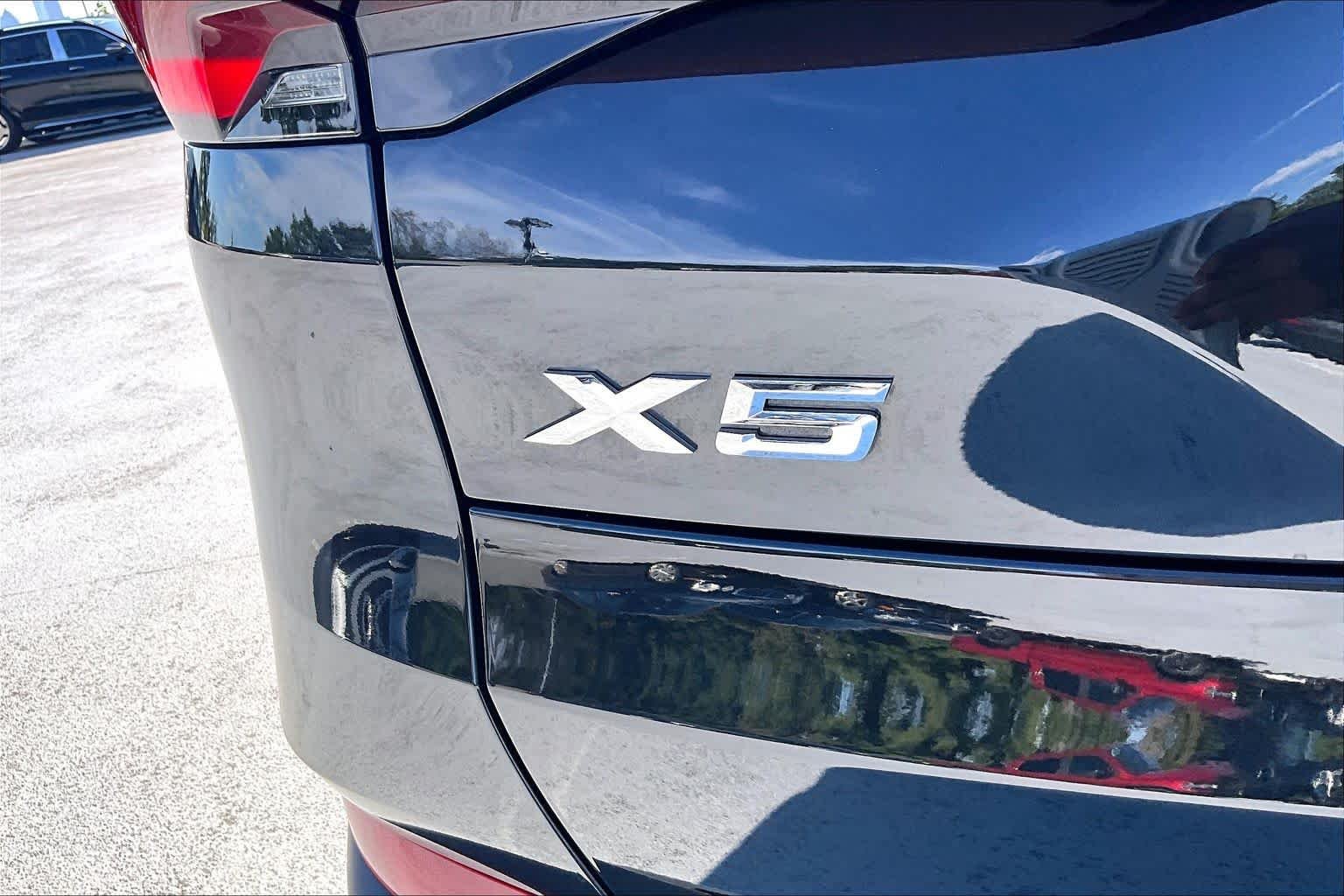 Used 2024 Black Sapphire Metallic BMW xDrive40i image 31