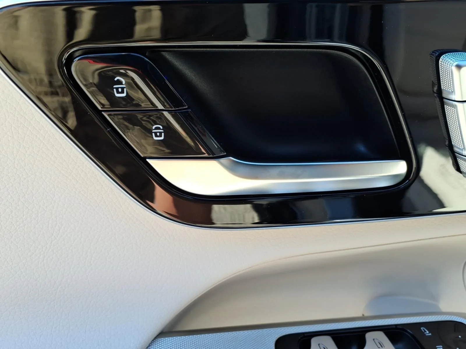 New 2026 SILVER Mercedes-Benz GLC 300 image 25
