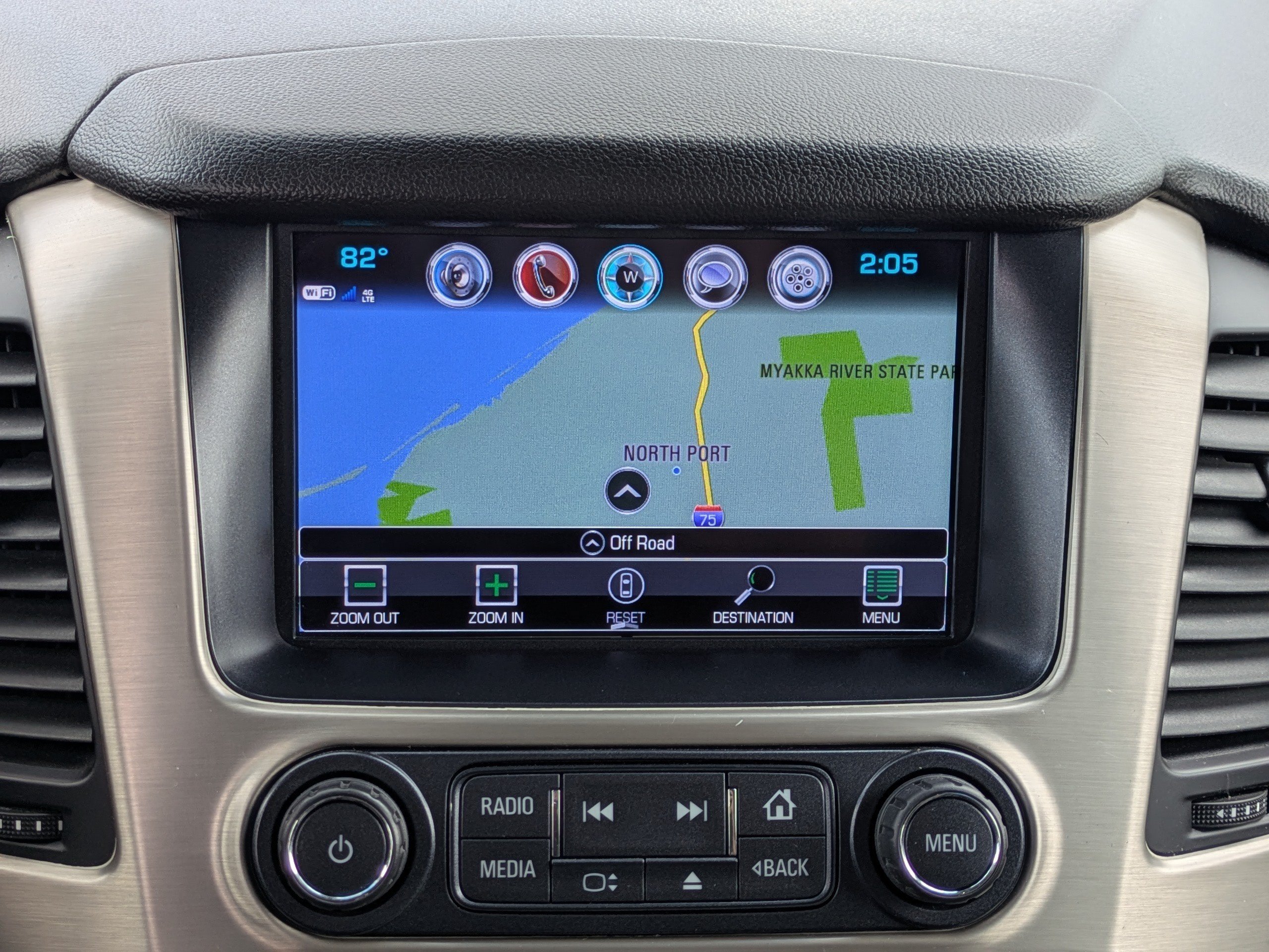 Used 2018 White Frost Tricoat GMC Denali image 20