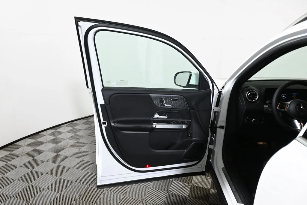 Used 2026 White Mercedes-Benz GLB 250 image 29