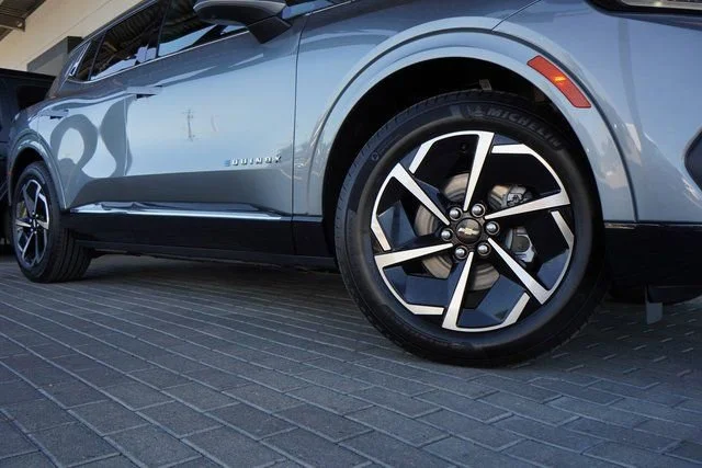 2025 Chevrolet Equinox EV LT - Photo 10