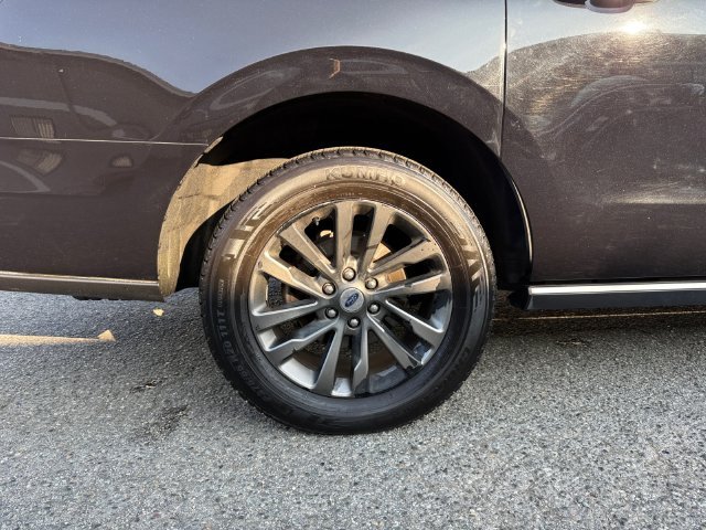 Used 2019 Black Metallic Ford Limited image 27