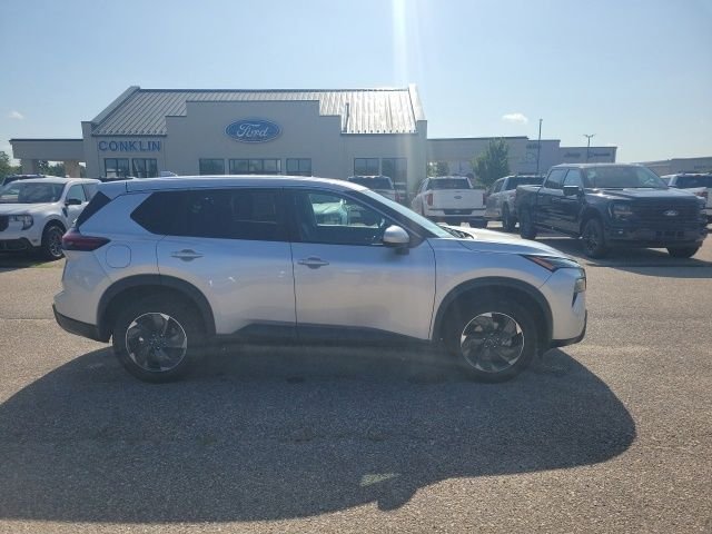 Used 2025 Silver Nissan SV image 19