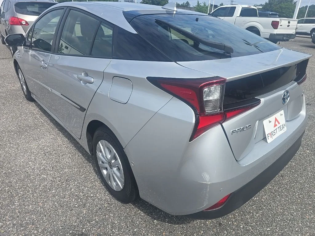 Used 2019 Silver Toyota LE image 7