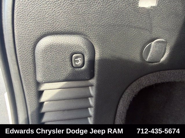Used 2019 White Jeep Laredo image 34