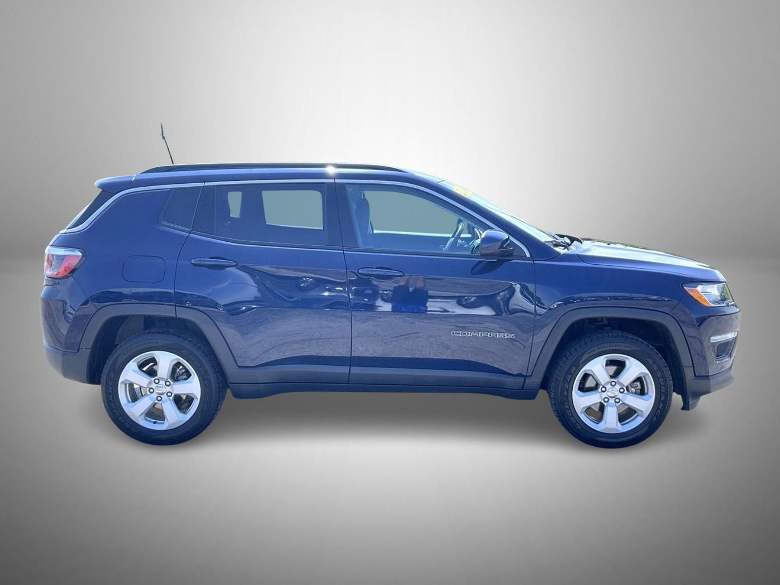 Used 2019 Blue Jeep Latitude image 4