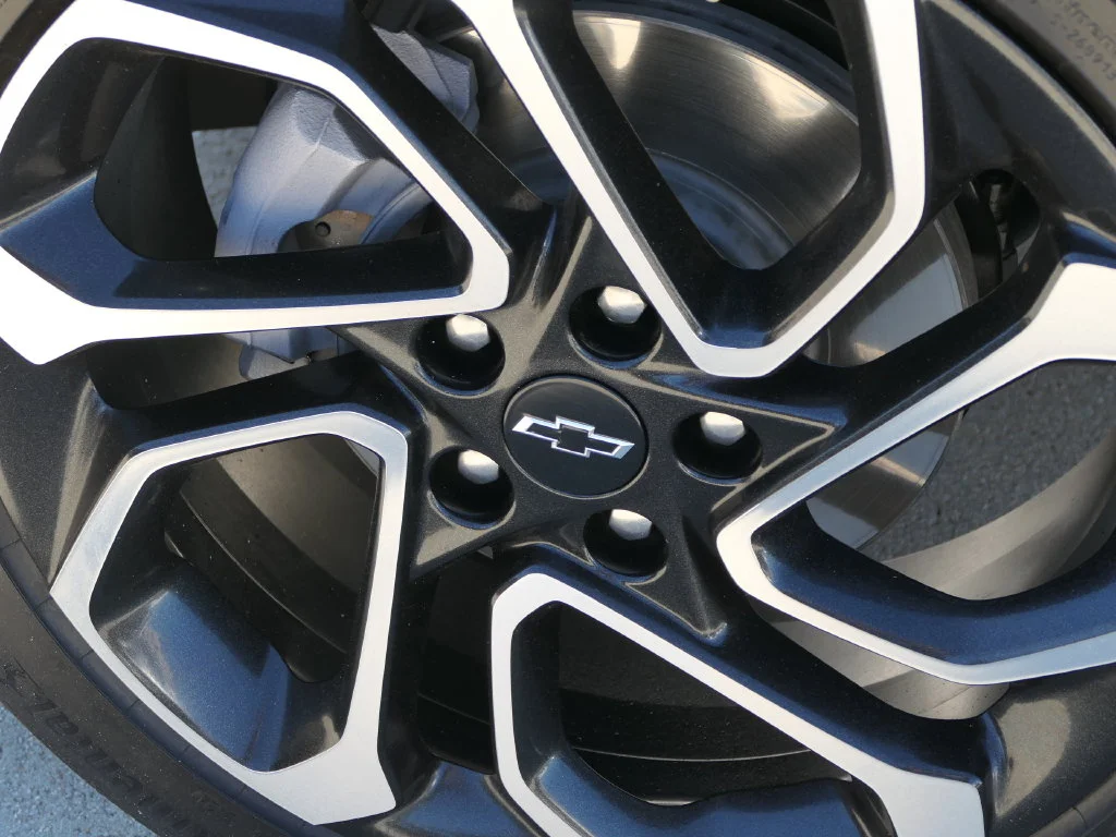 Used 2025 Summit White Chevrolet 2RS image 9
