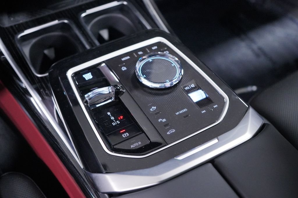 New 2026 Black Sapphire Metallic BMW 740i image 11