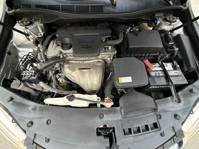 Used 2016 Silver Toyota LE image 26