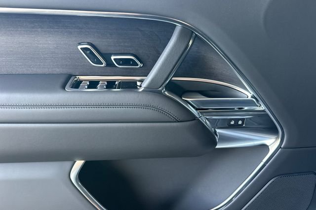 New 2026 Santorini Black Land Rover SE image 10