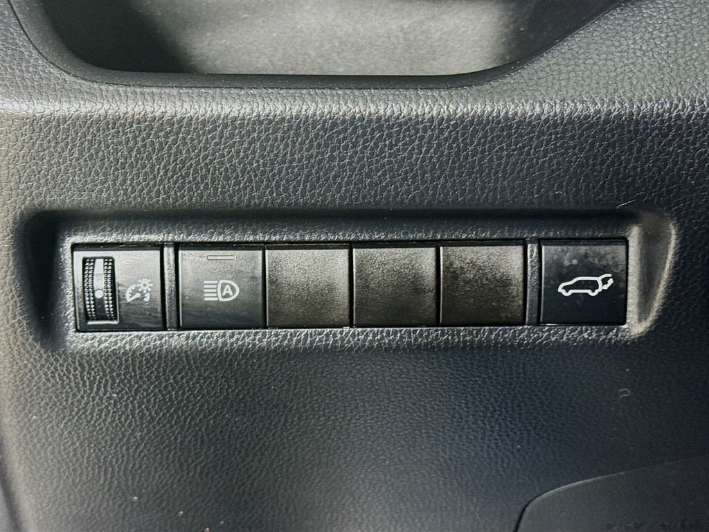 Used 2022 Midnight Black Metallic Toyota XLE Premium image 11