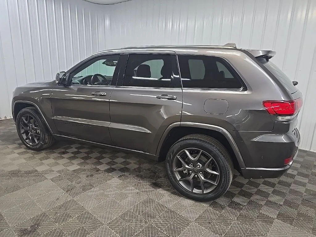 Used 2021 Gray Jeep Limited image 4