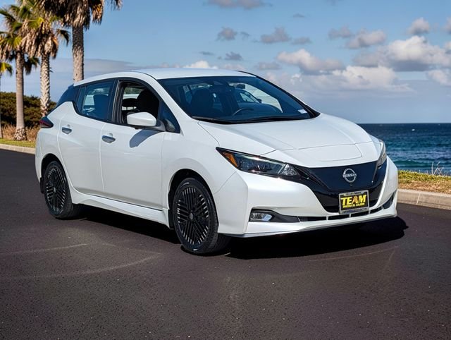 Used 2024 White Nissan SV Plus image 4