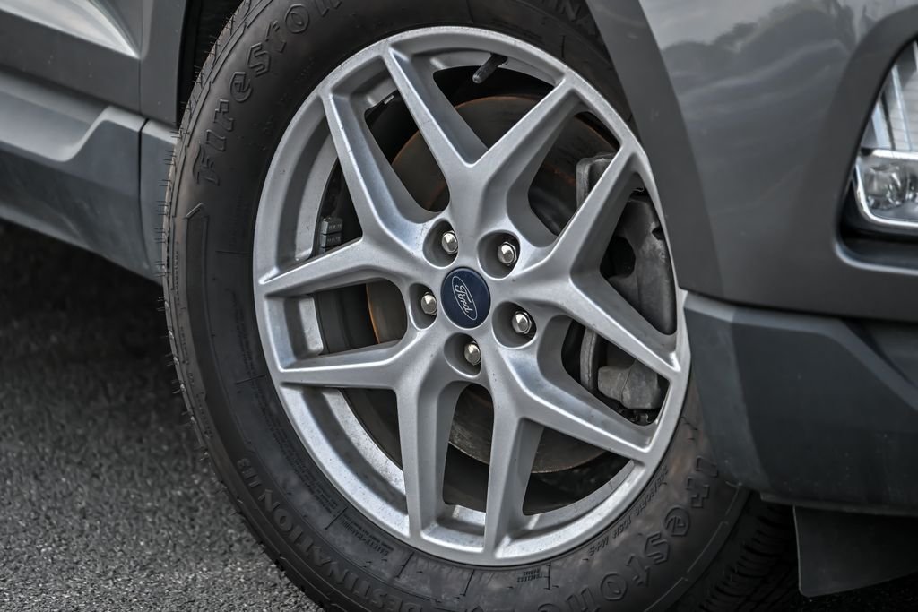 Used 2021 Gray Ford SEL image 4