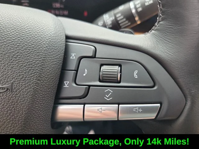 Used 2025 Green Cadillac Premium Luxury image 25