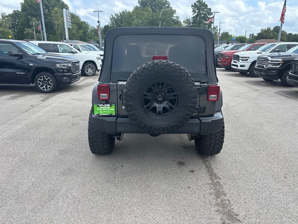 Used 2017 Gray Jeep Unlimited Sport image 4