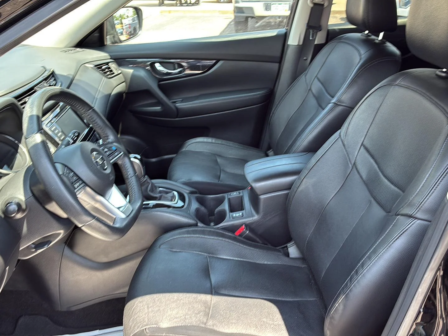 Used 2020 Magnetic Black Pearl Nissan SL image 12