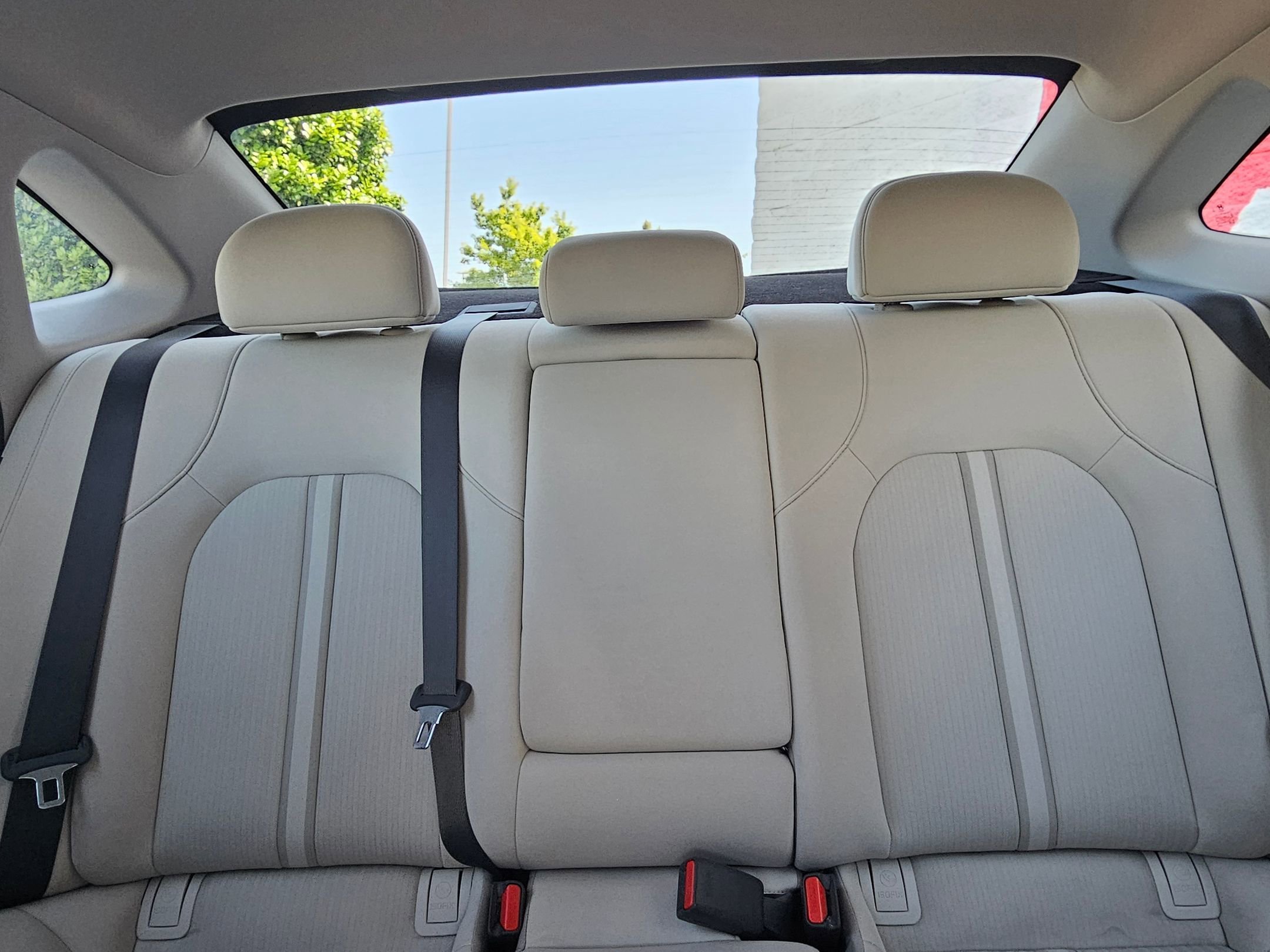 Used 2025 Aero Silver Hyundai SEL image 25