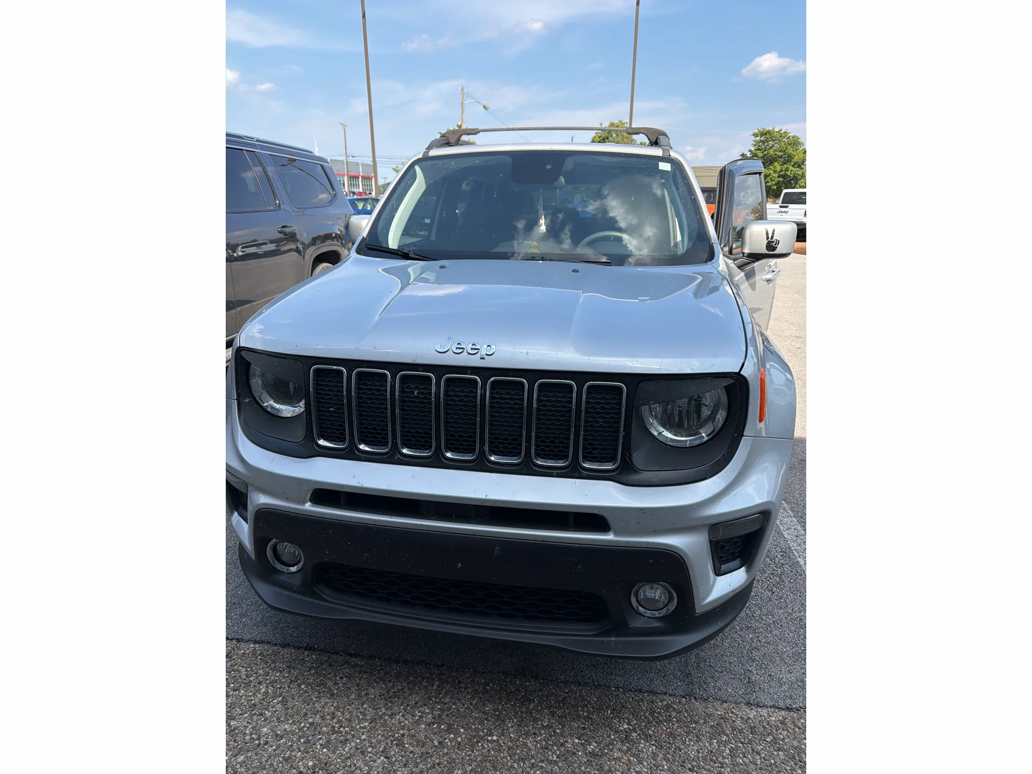 Used 2019 Glacier Metallic Clearcoat Jeep Latitude image 8