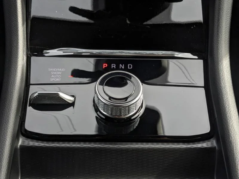 New 2025 White Jeep Limited - - Second row heated seats - Dual Pano Sunroof - Int FAM CAM - Black App Pkge & tons more image 23